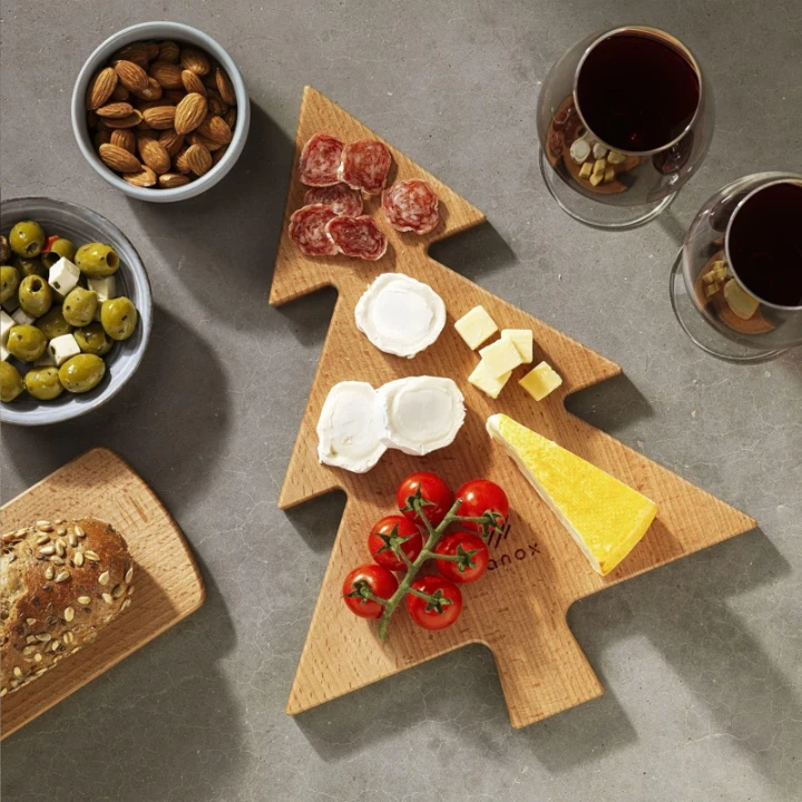 Bowls and Dishes - Pure wood - Christmas tree serving board