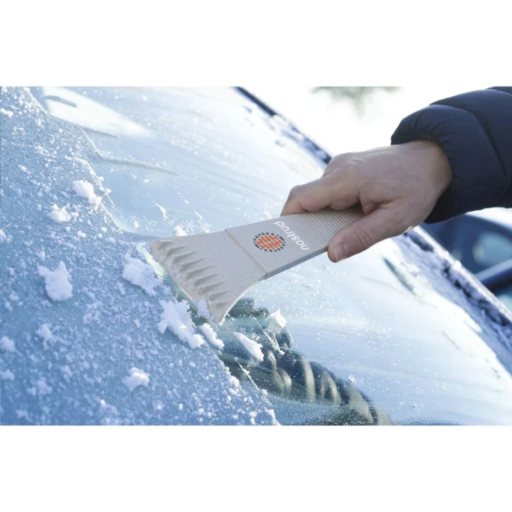 Wheat straw ice scraper