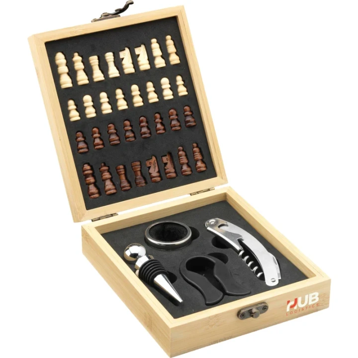 Wooosh wine & chess gift set