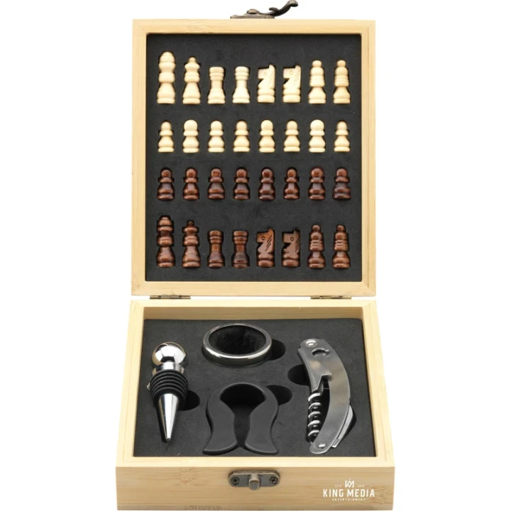 Wooosh wine & chess gift set