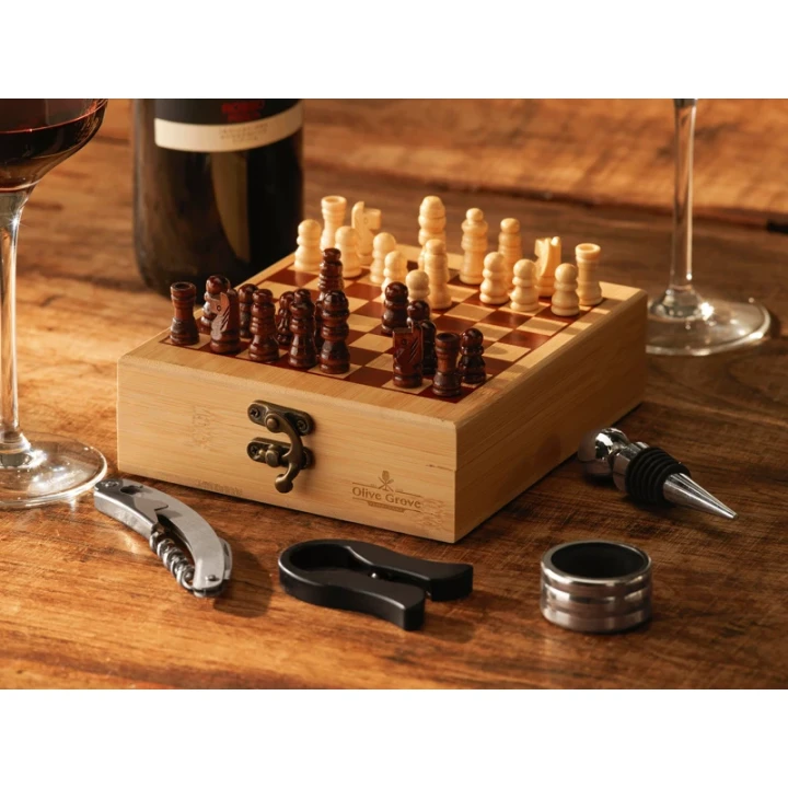 Wooosh wine & chess gift set