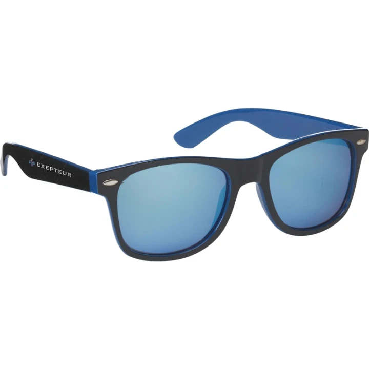 Sunglasses with mirrored lenses