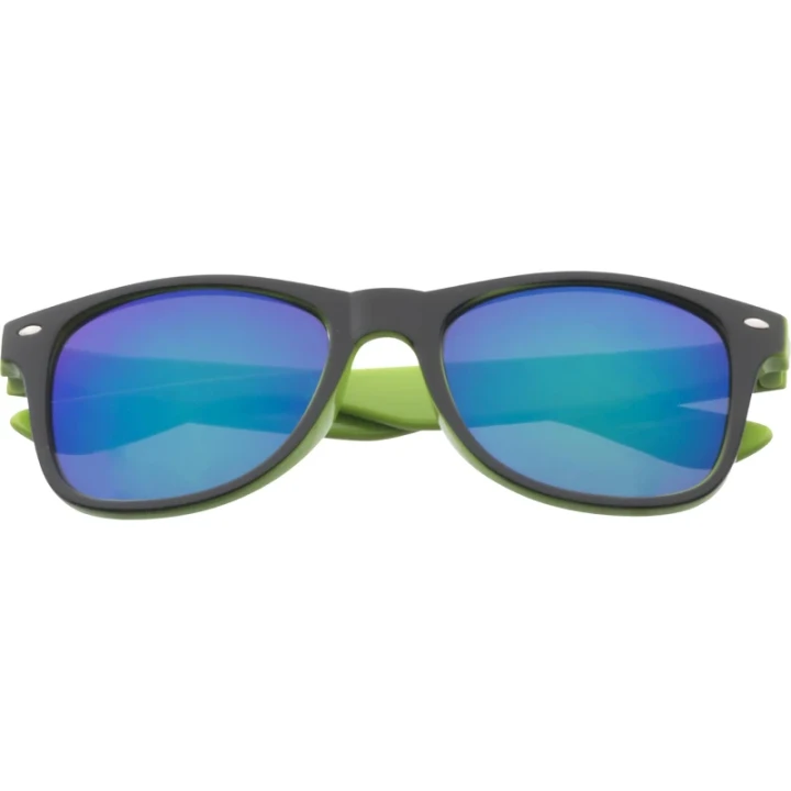Sunglasses with mirrored lenses