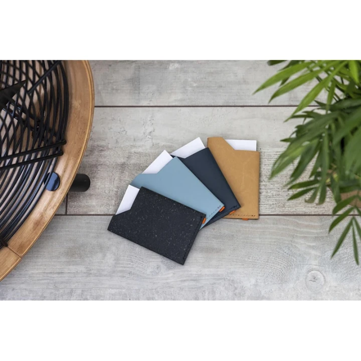 Made recycled leather card holder