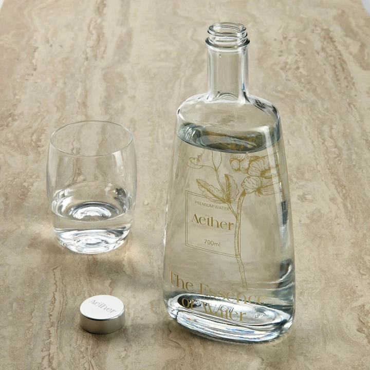 Arno glass bottle with GPI lid