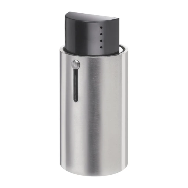 Salt and pepper set