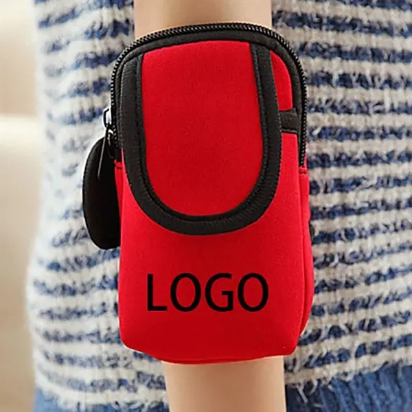 Sporting mobile arm bag