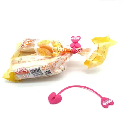 Silicone sealing clip